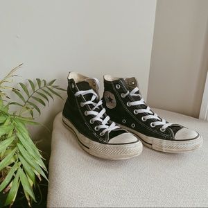 Black high top converse!